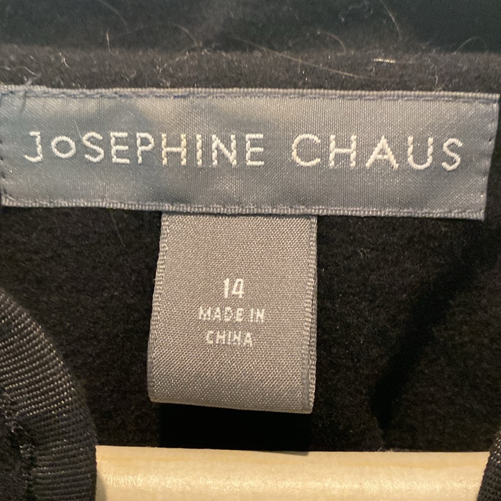 Josephine Chaus Ladies Blazer. Flowers out of Embroidery & Sequins on Front. - Picture 5 of 6